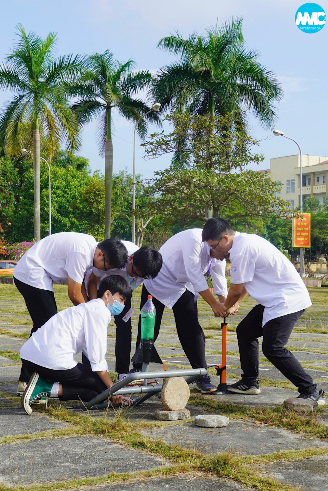 Nhấn để phóng to
