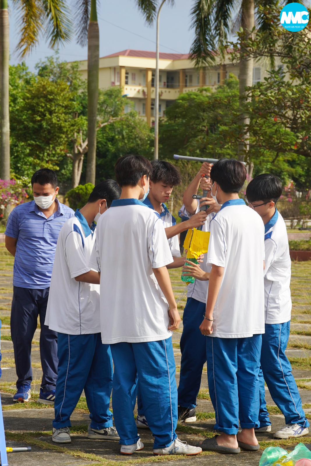 Nhấn để phóng to