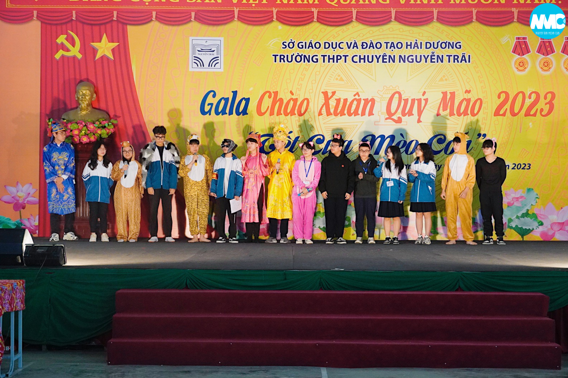 Nhấn để phóng to