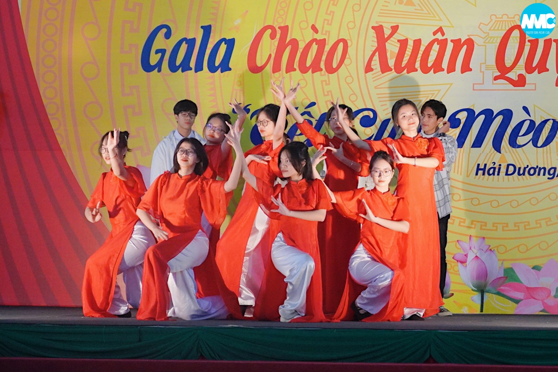 Nhấn để phóng to