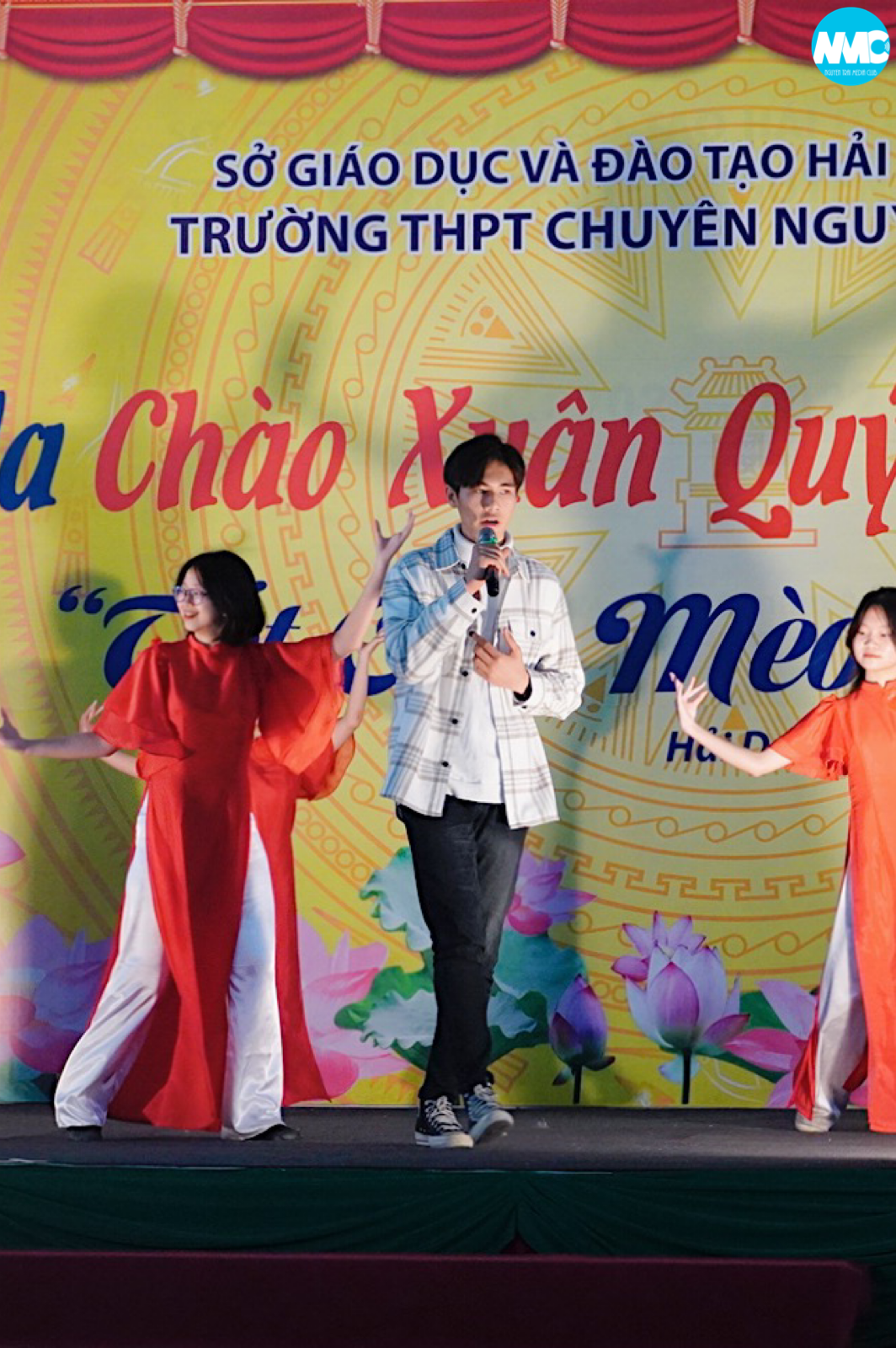 Nhấn để phóng to