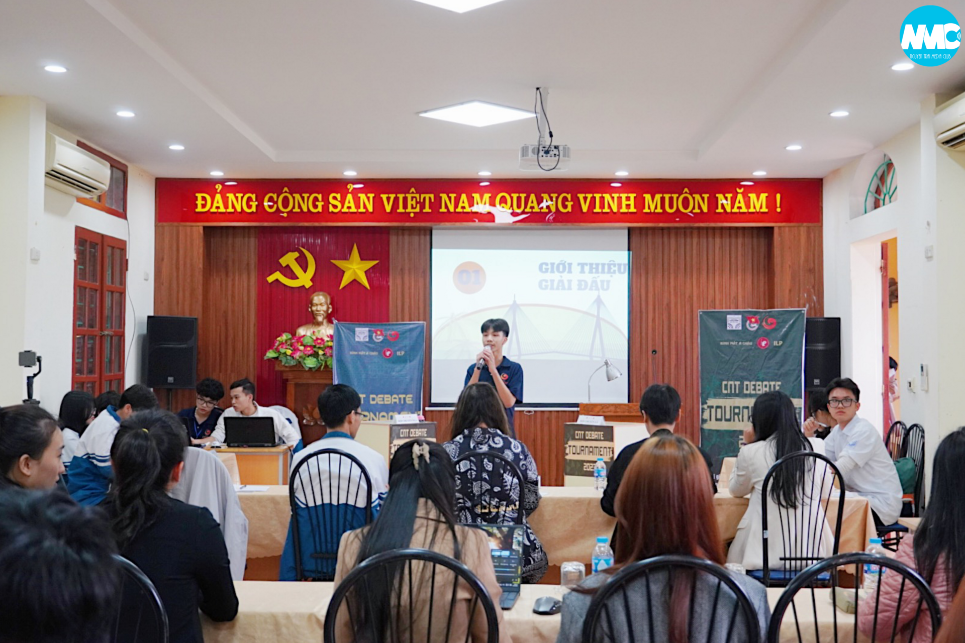 Nhấn để phóng to