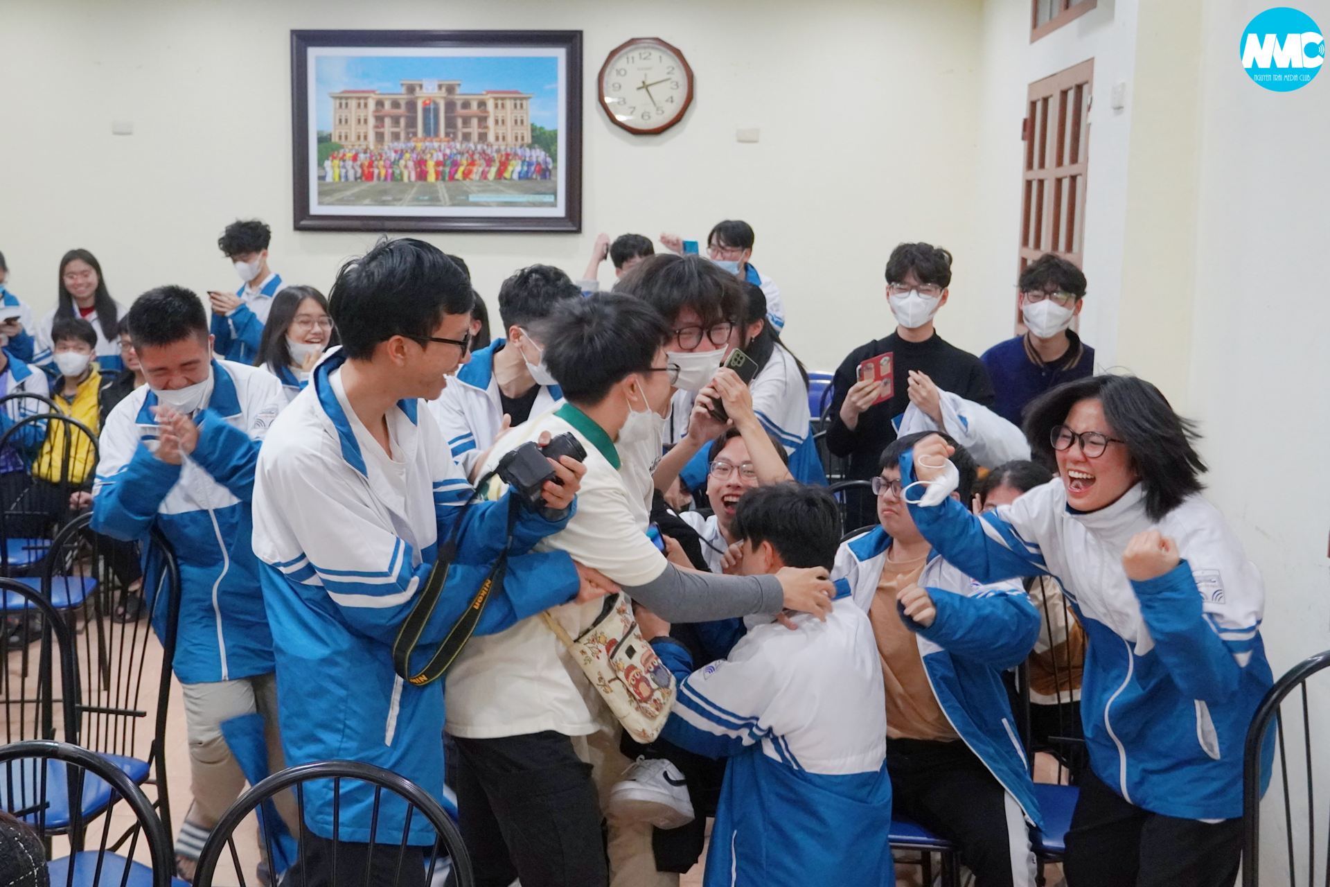 Nhấn để phóng to