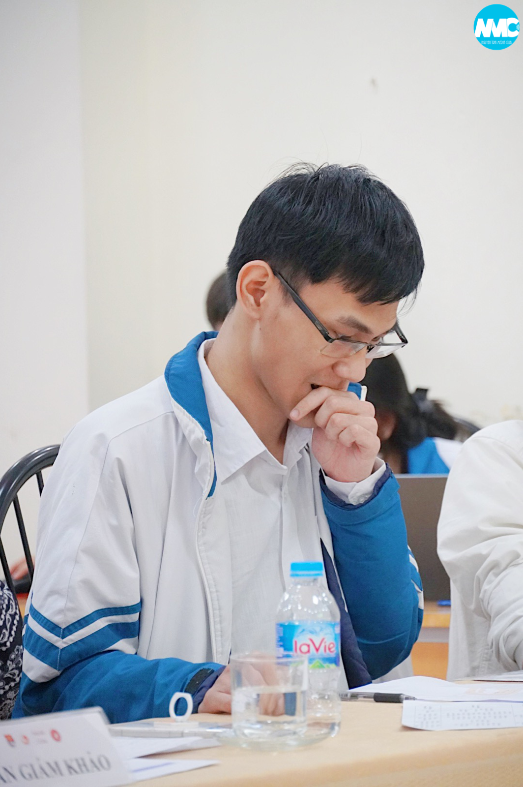 Nhấn để phóng to