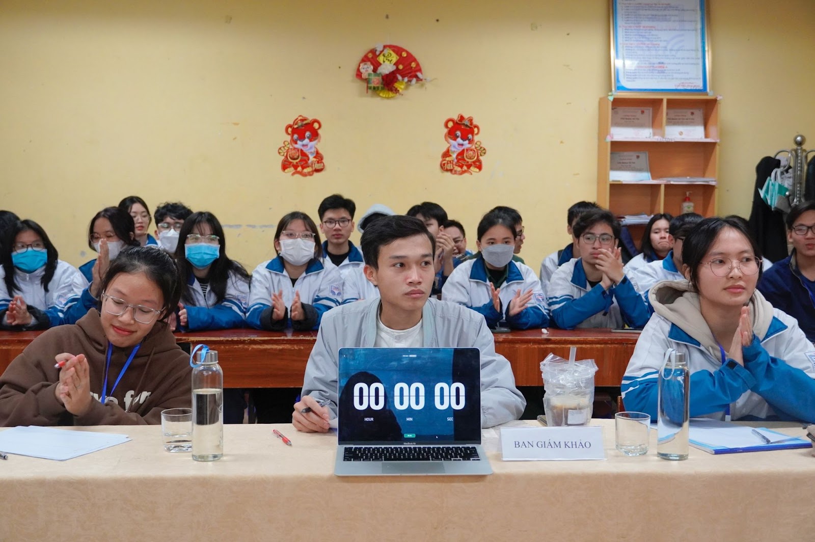Nhấn để phóng to