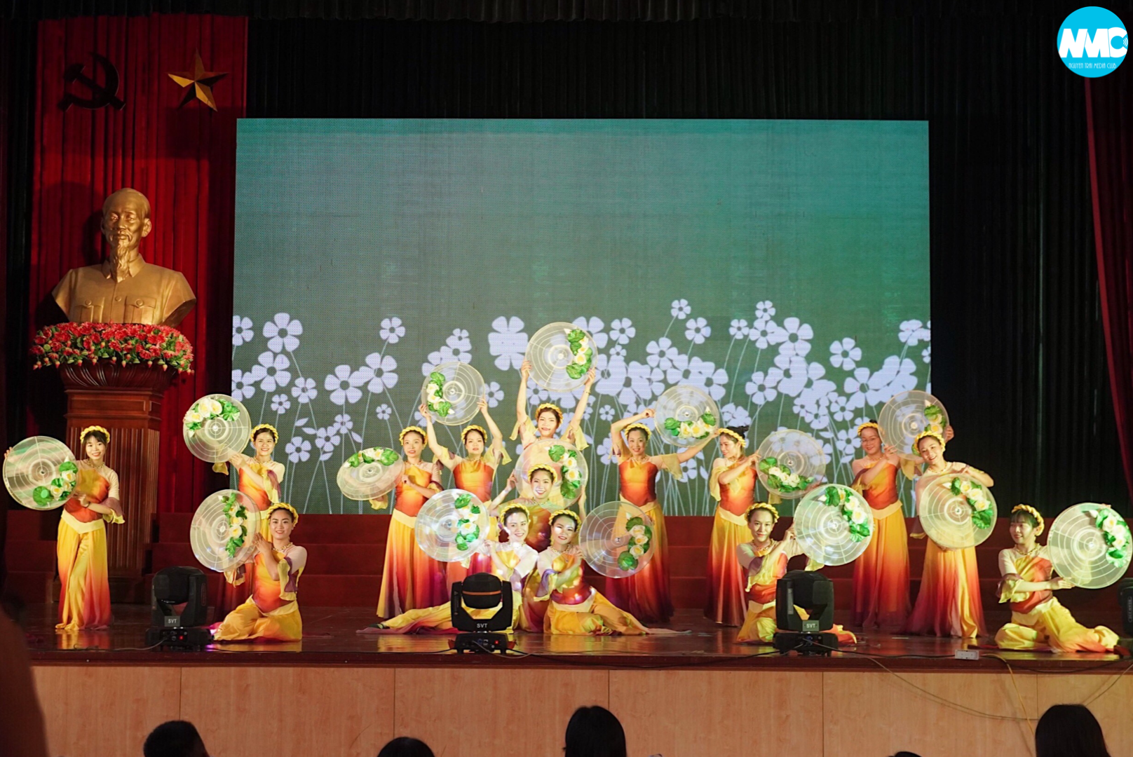 Nhấn để phóng to
