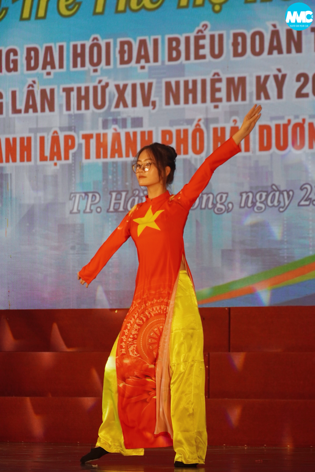 Nhấn để phóng to