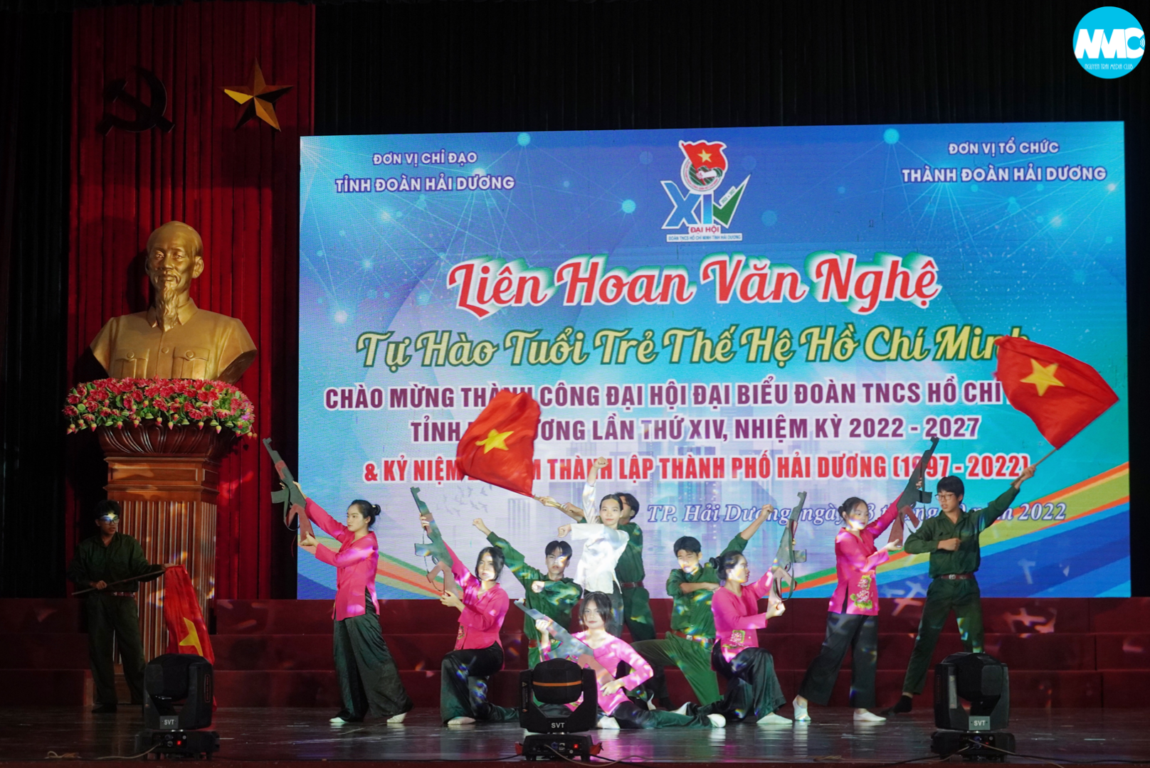 Nhấn để phóng to