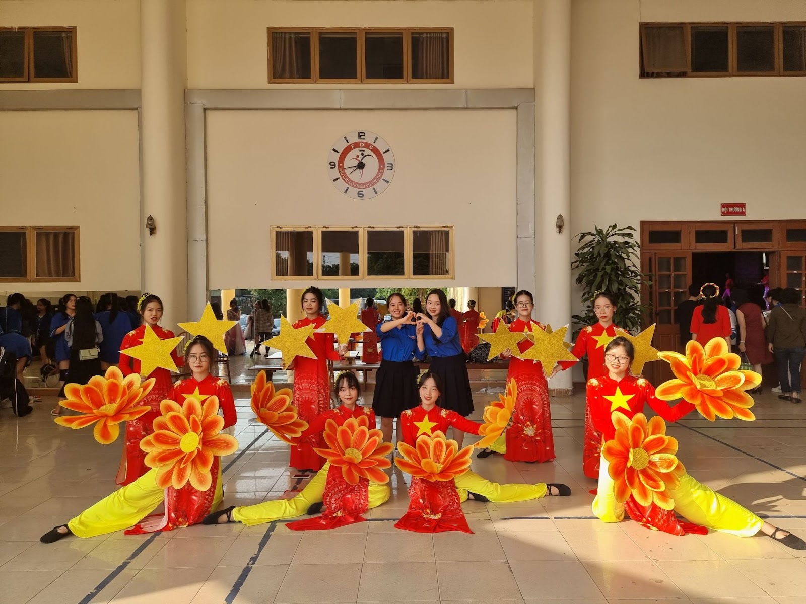 Nhấn để phóng to
