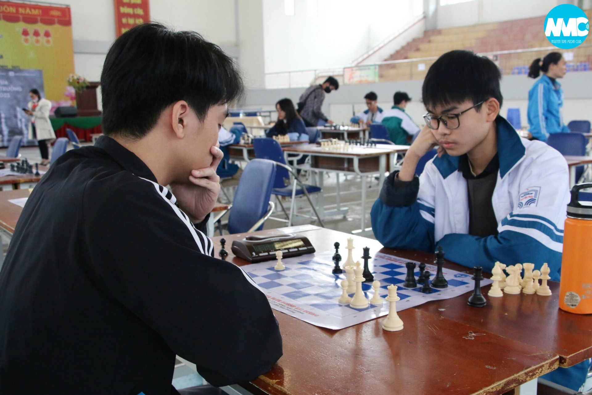 Nhấn để phóng to