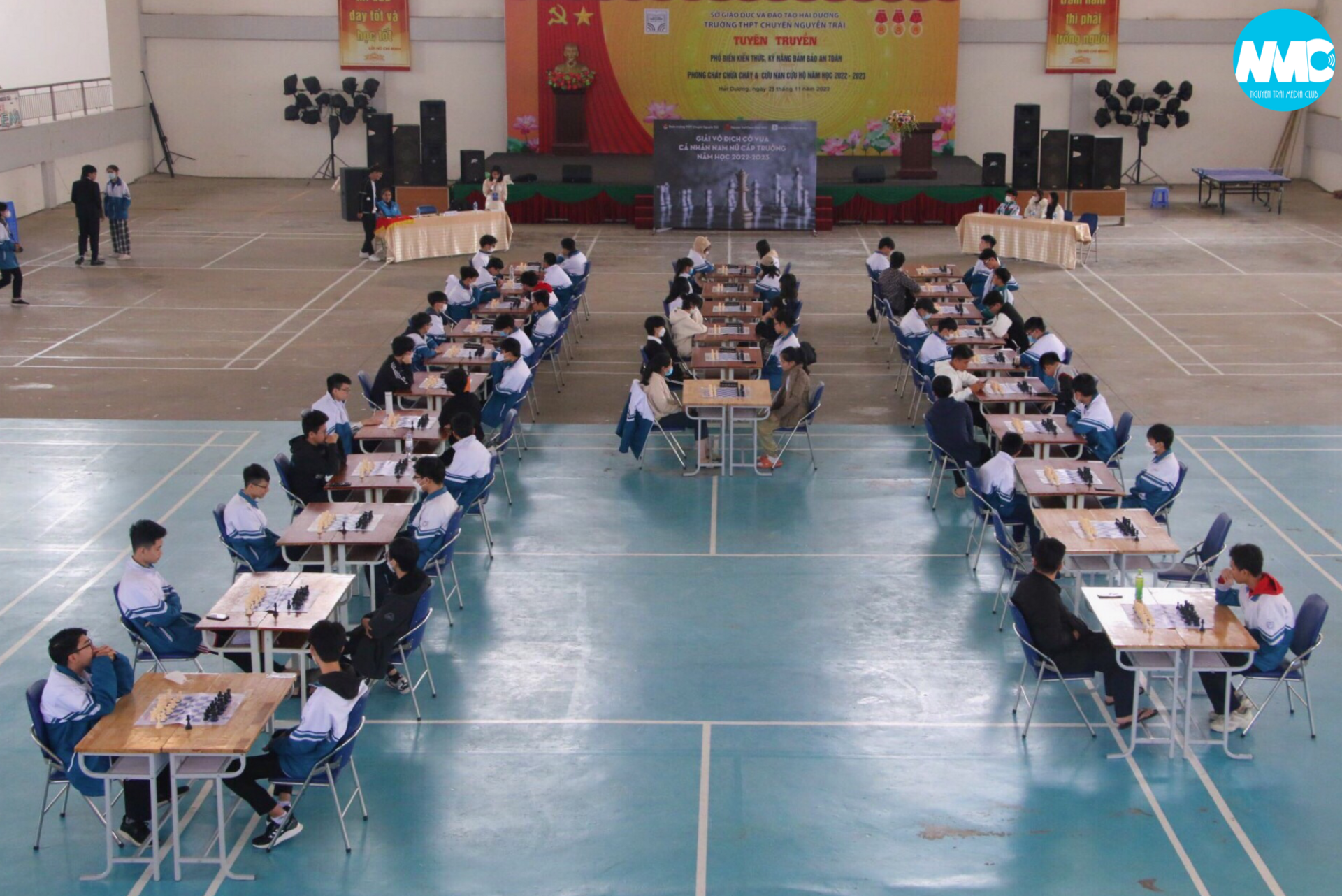 Nhấn để phóng to