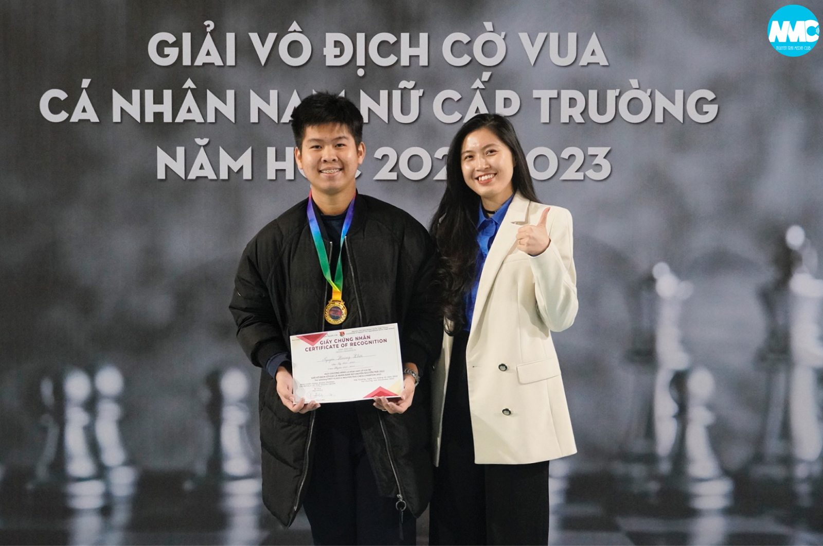 Nhấn để phóng to