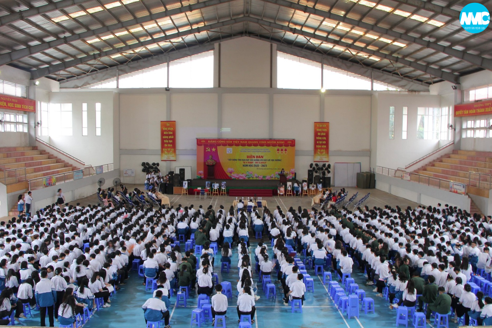 Nhấn để phóng to