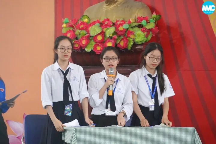 Nhấn để phóng to