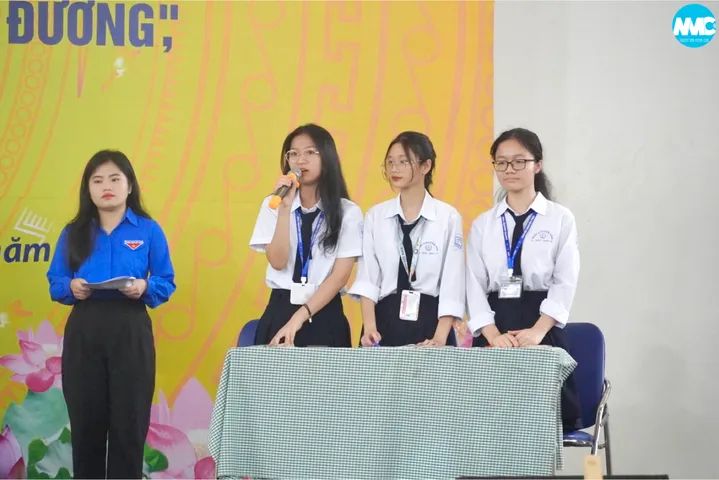 Nhấn để phóng to