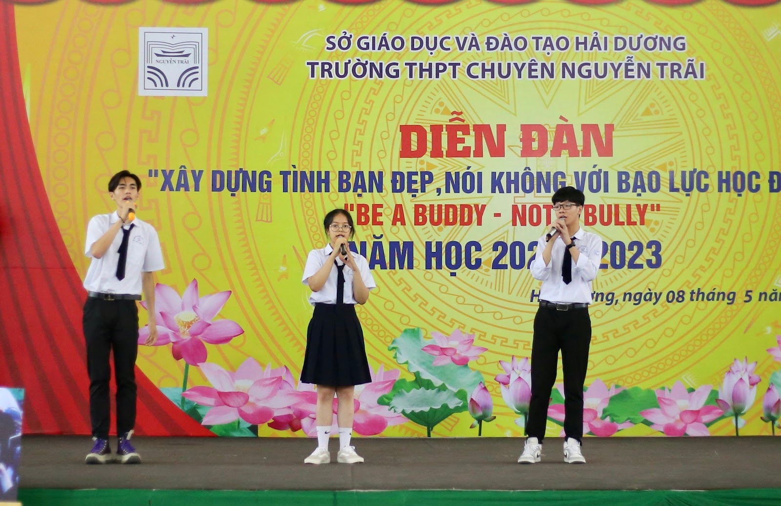 Nhấn để phóng to