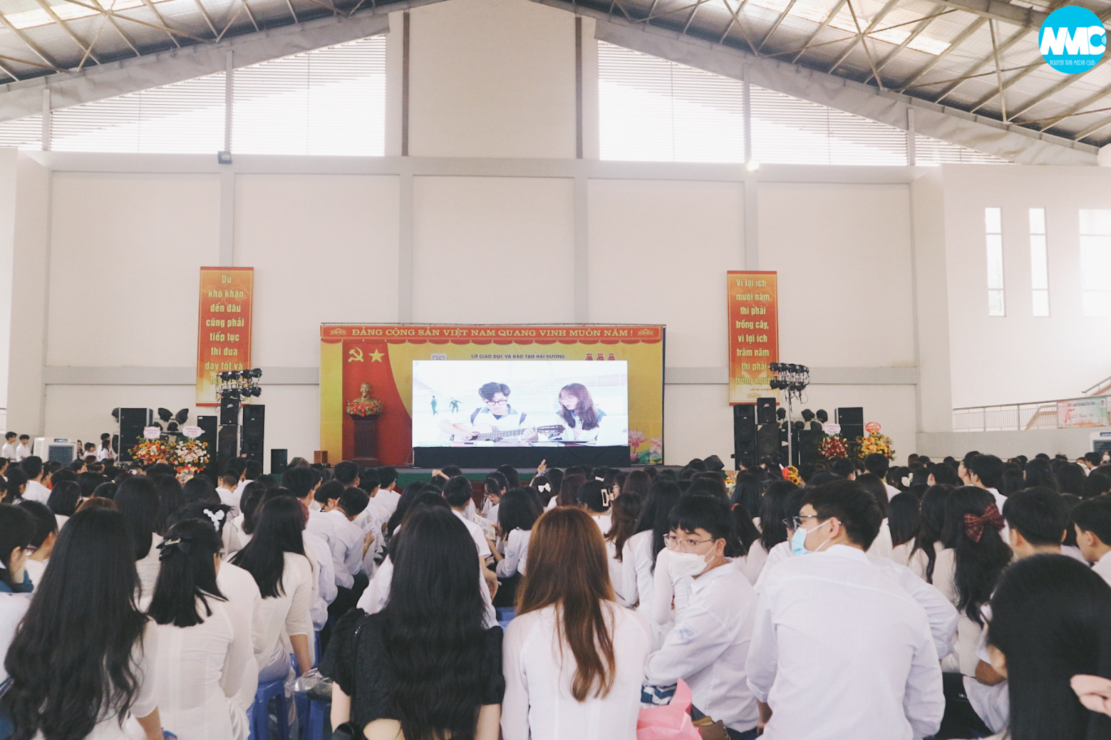 Nhấn để phóng to