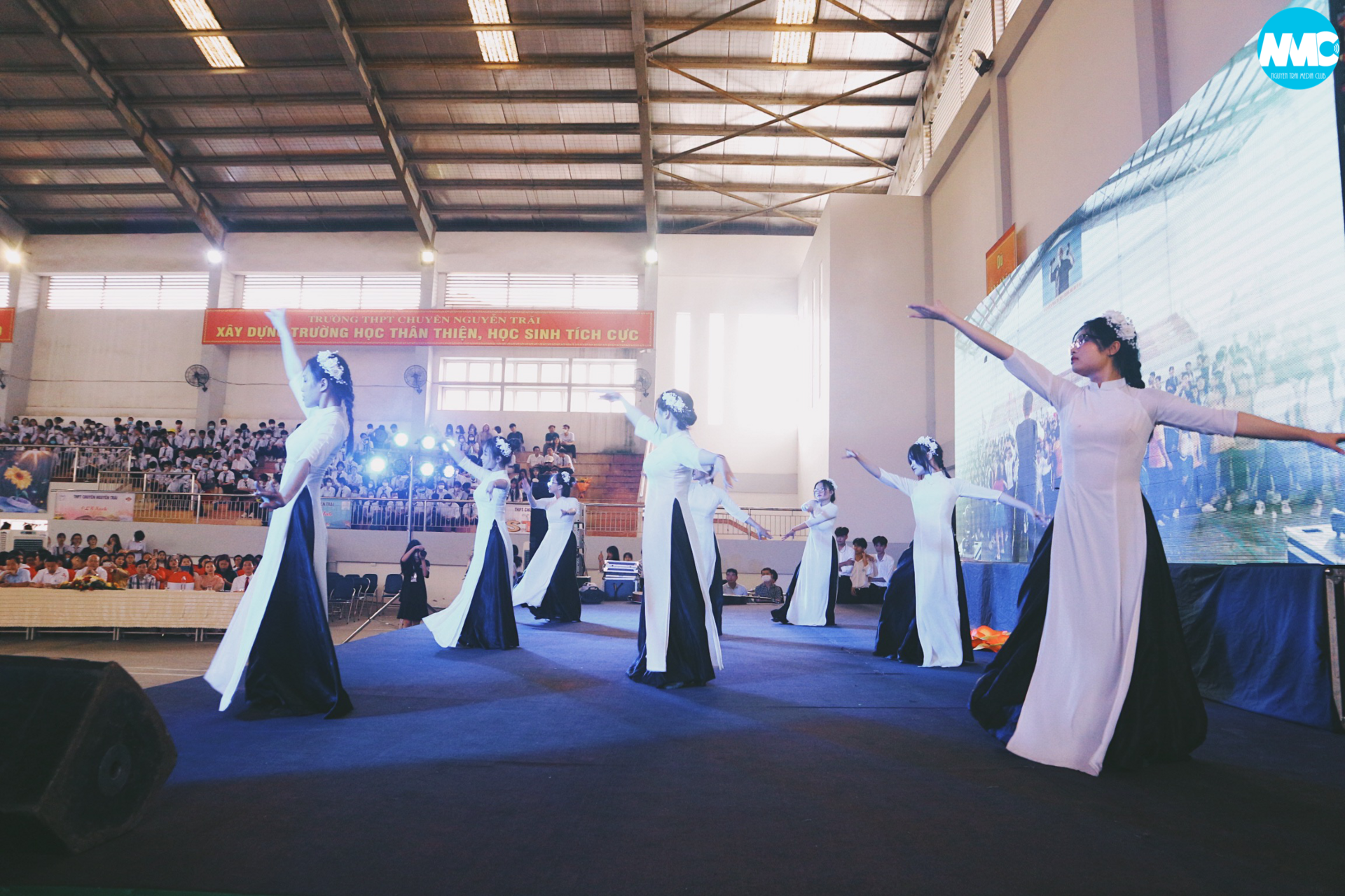Nhấn để phóng to