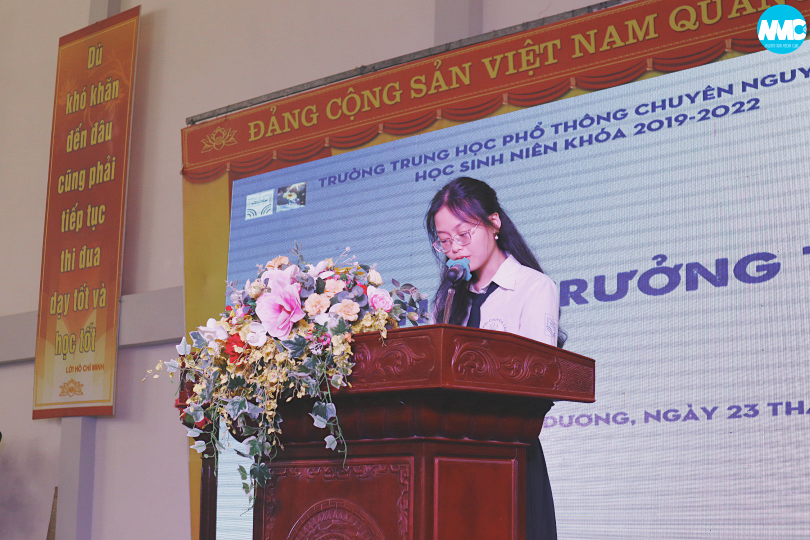 Nhấn để phóng to