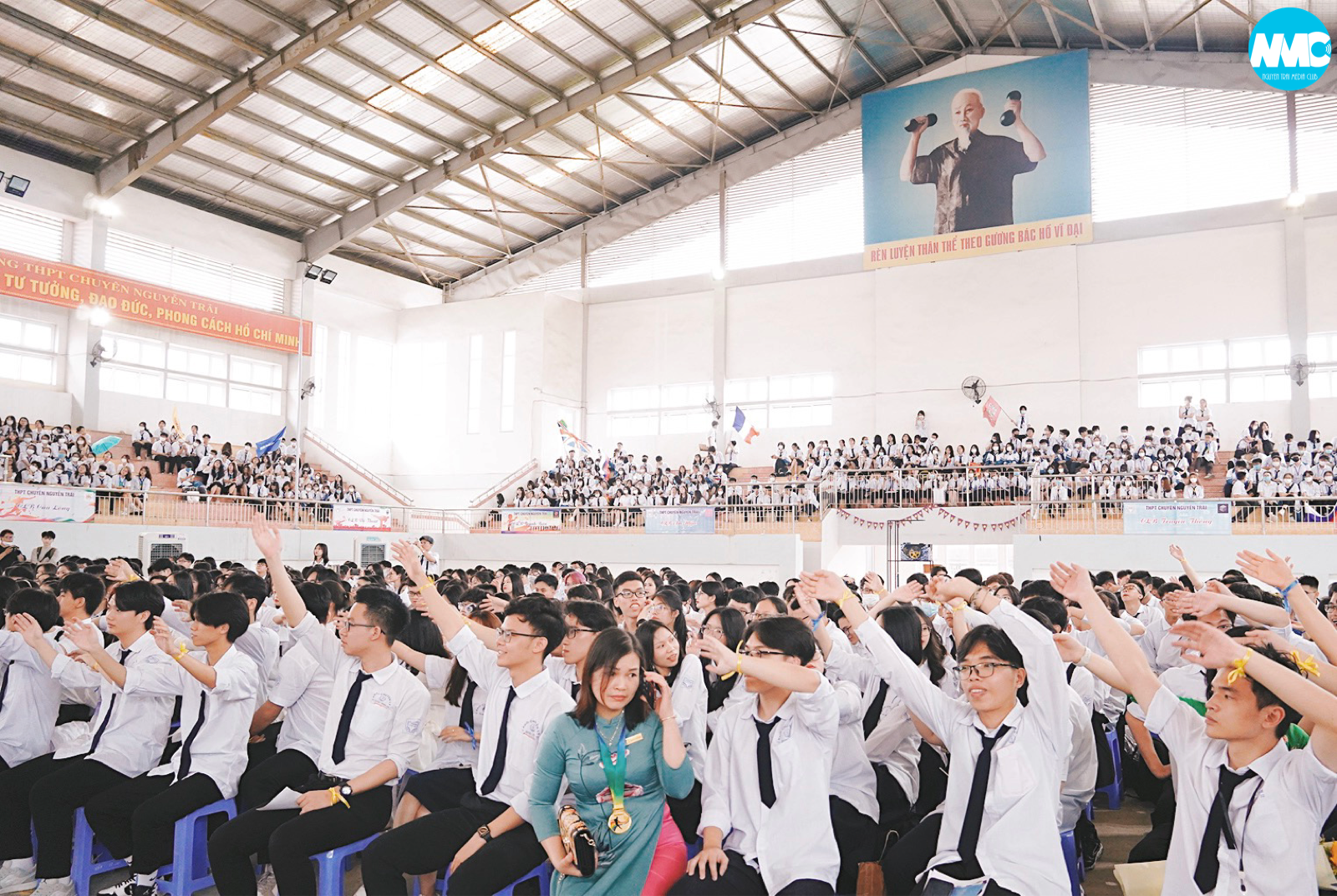 Nhấn để phóng to