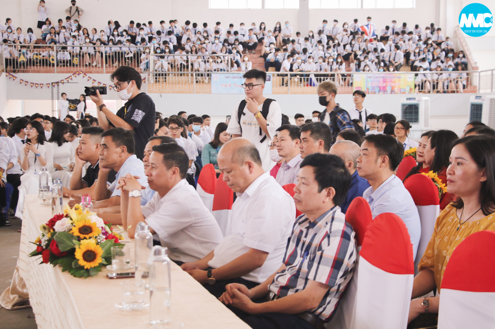 Nhấn để phóng to