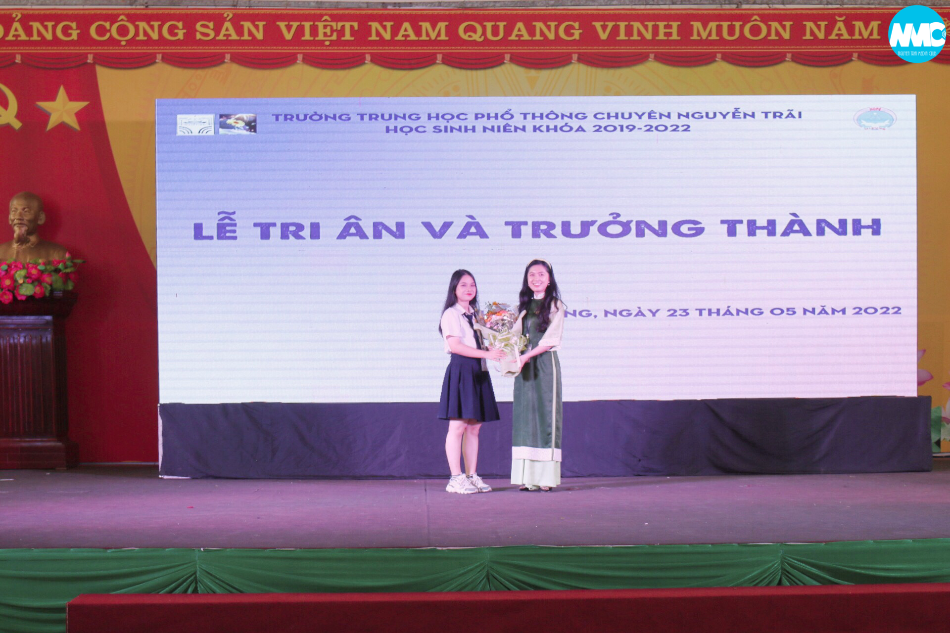 Nhấn để phóng to