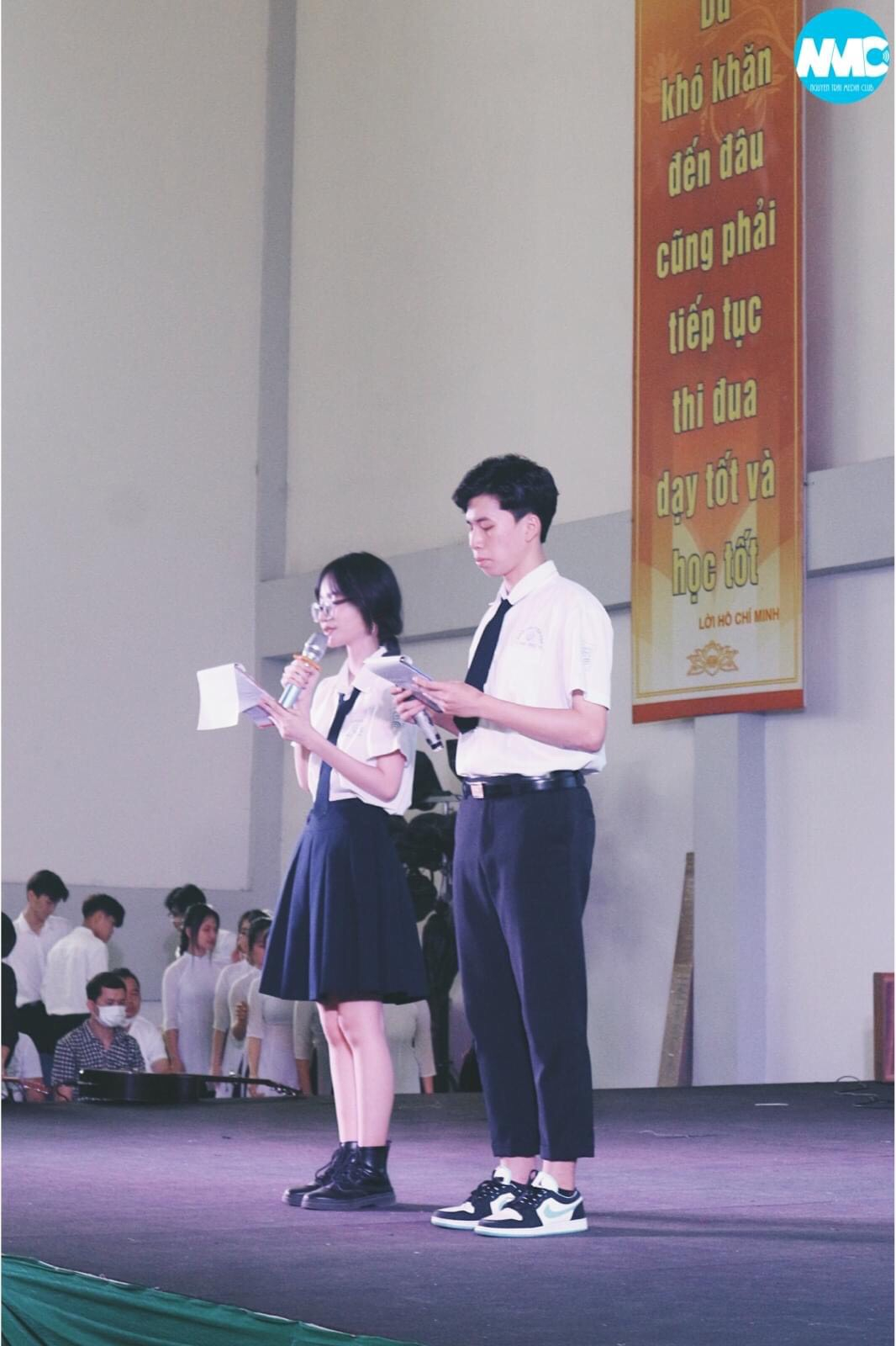 Nhấn để phóng to
