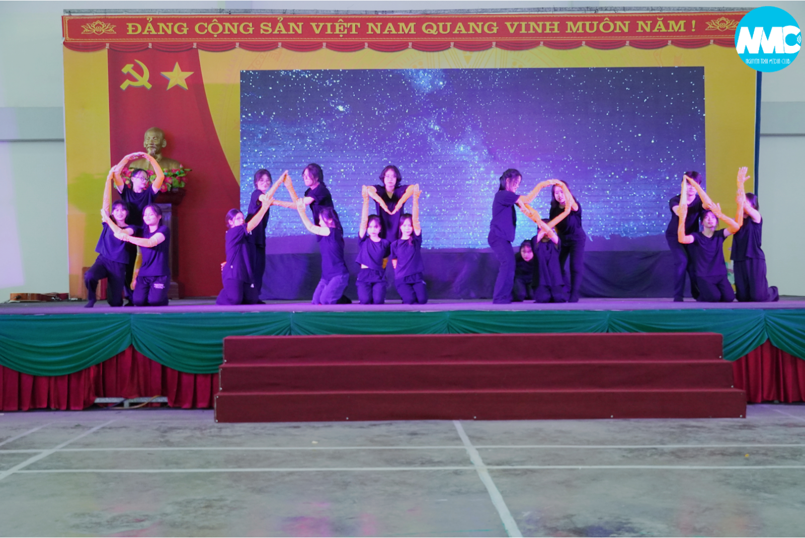 Nhấn để phóng to