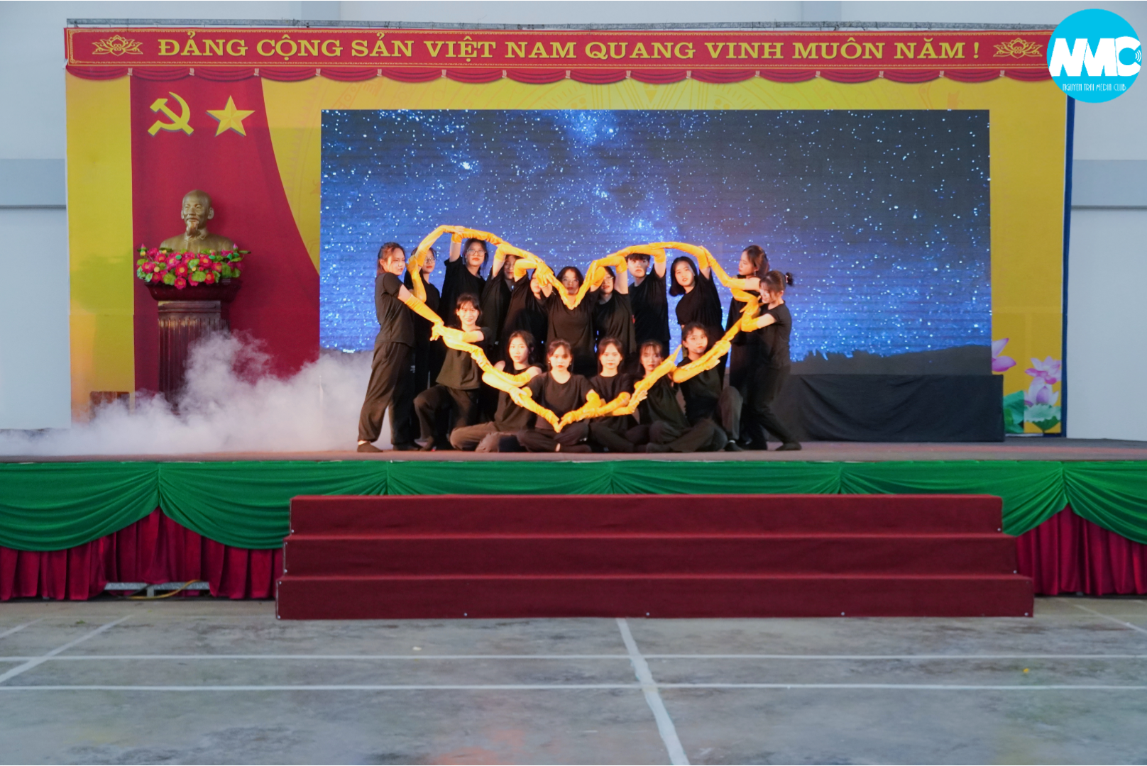 Nhấn để phóng to
