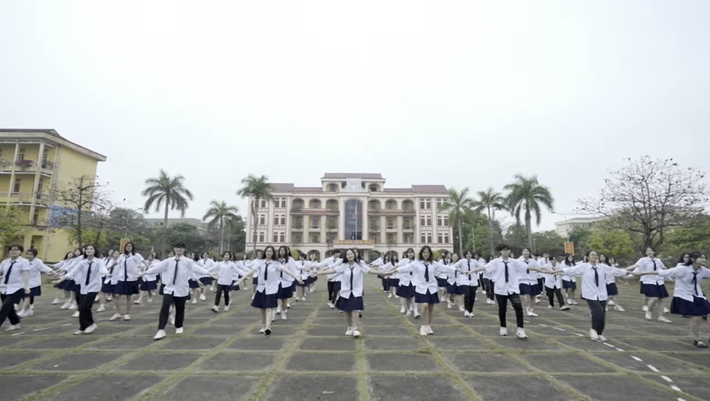 Bài dự thi cuộc thi "Lead with lof'' - Trường THPT chuyên Nguyễn Trãi