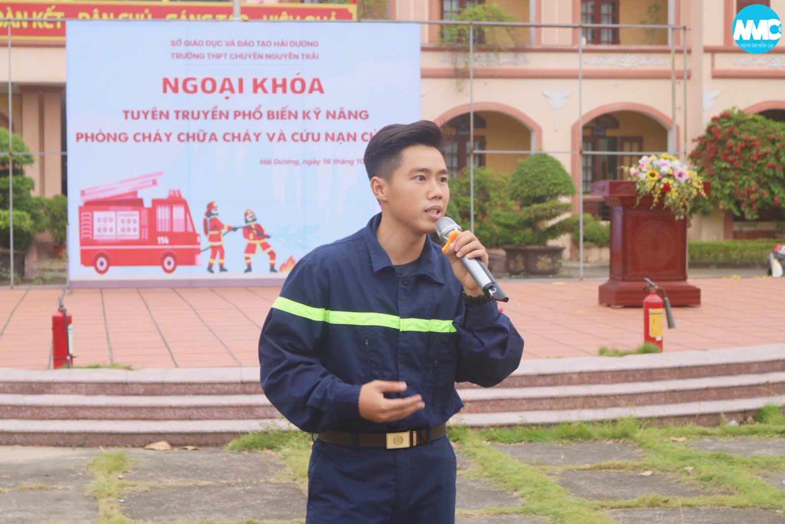 Nhấn để phóng to