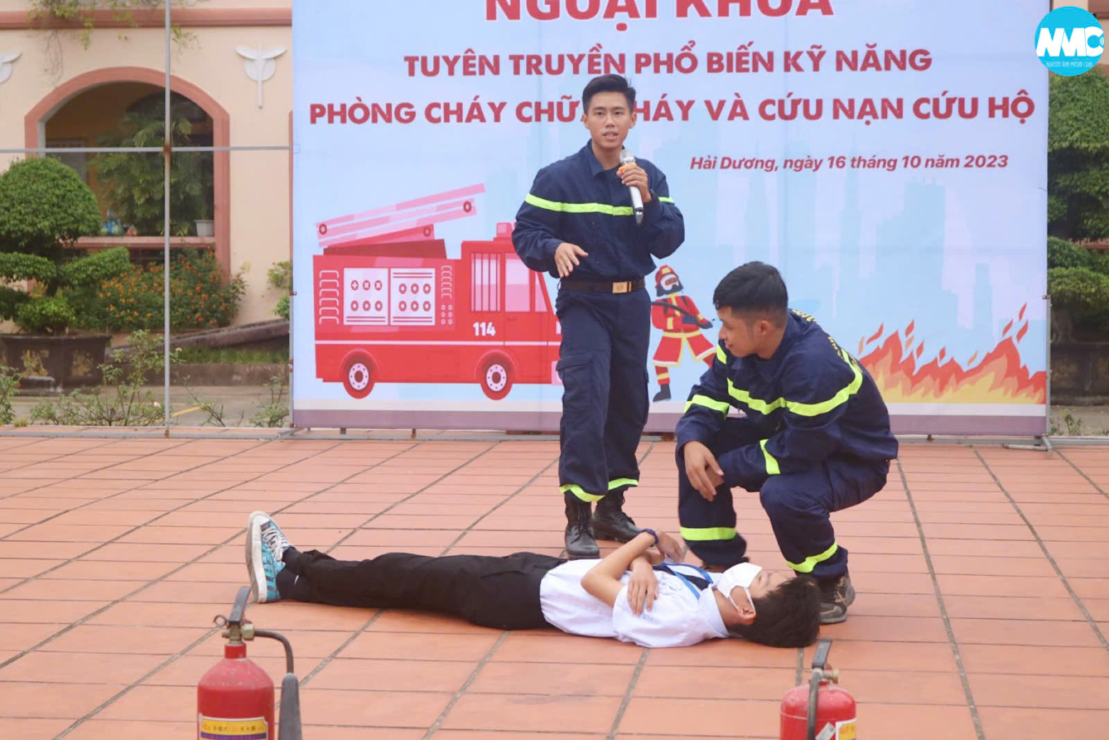 Nhấn để phóng to