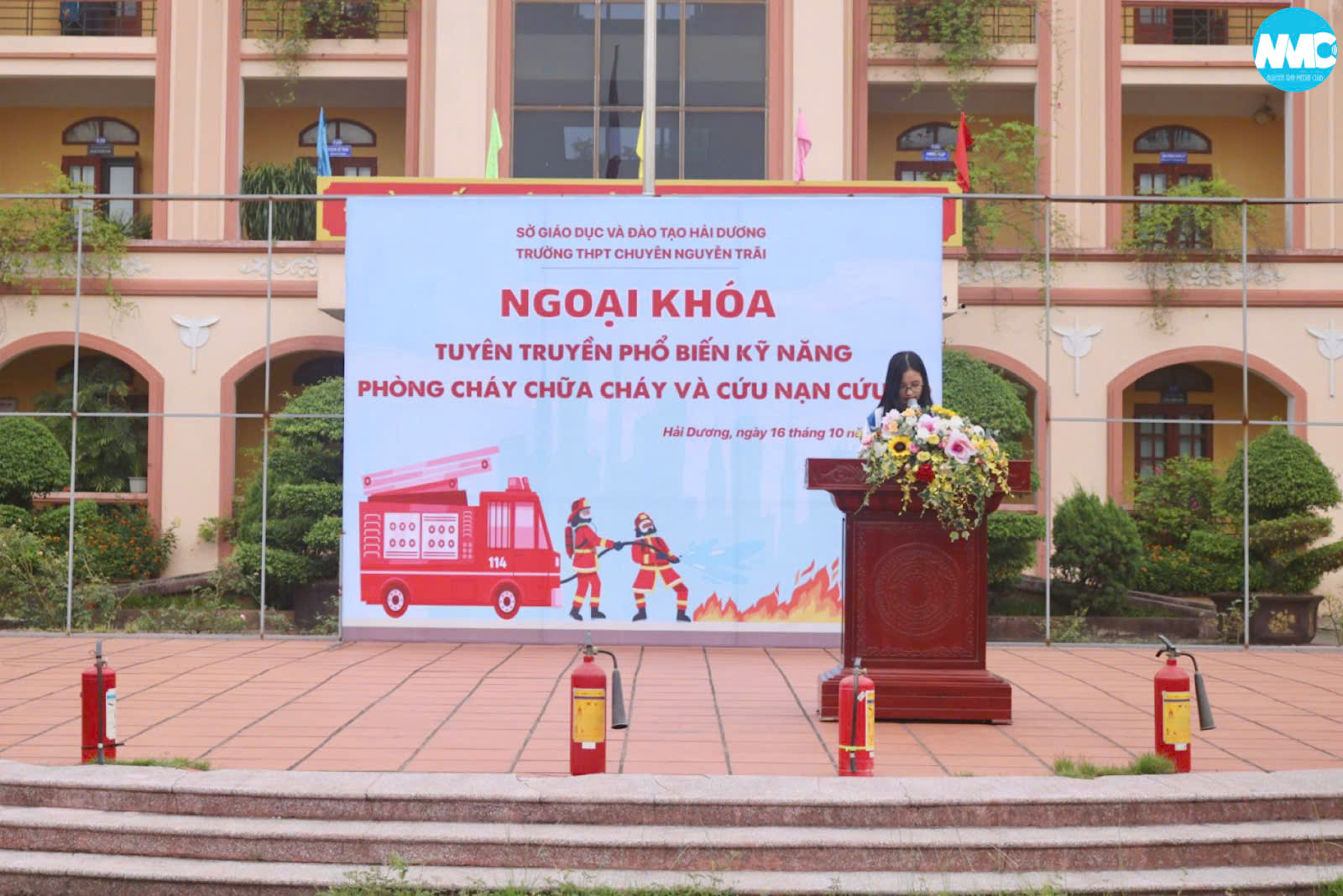 Nhấn để phóng to