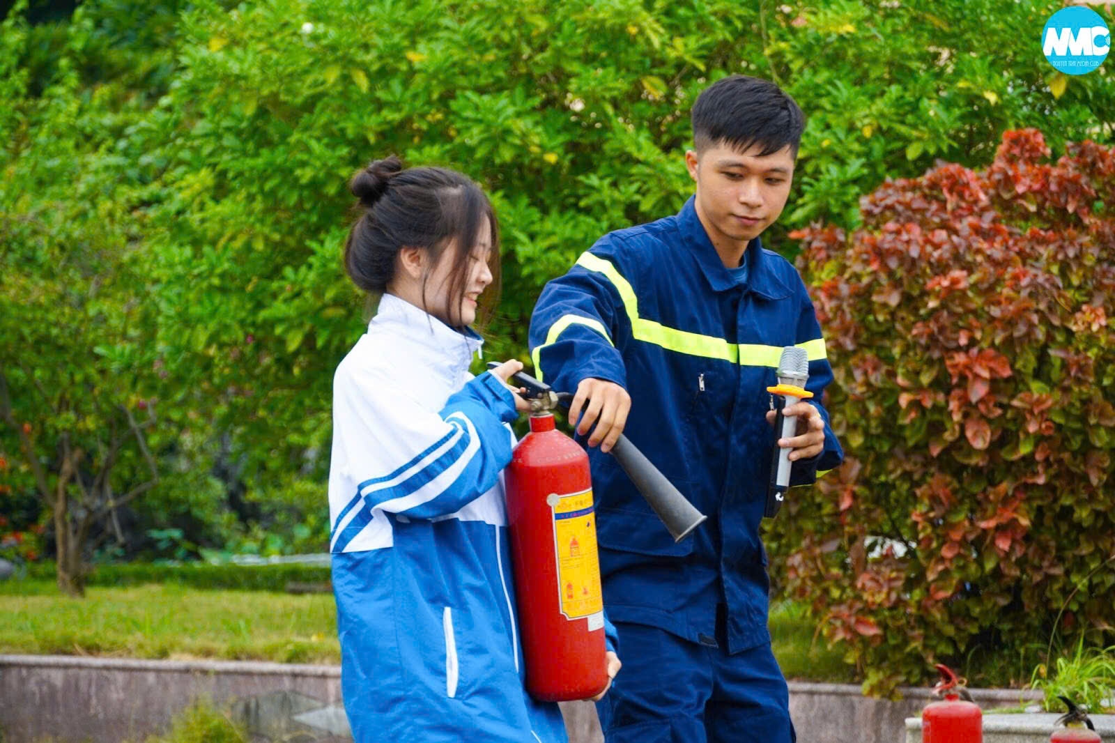 Nhấn để phóng to