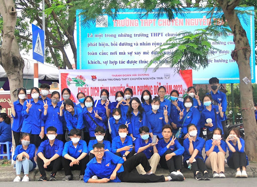 Đội tình nguyện viên tiếp sức: Những ngọn lửa xanh rực cháy sắc màu tuổi trẻ